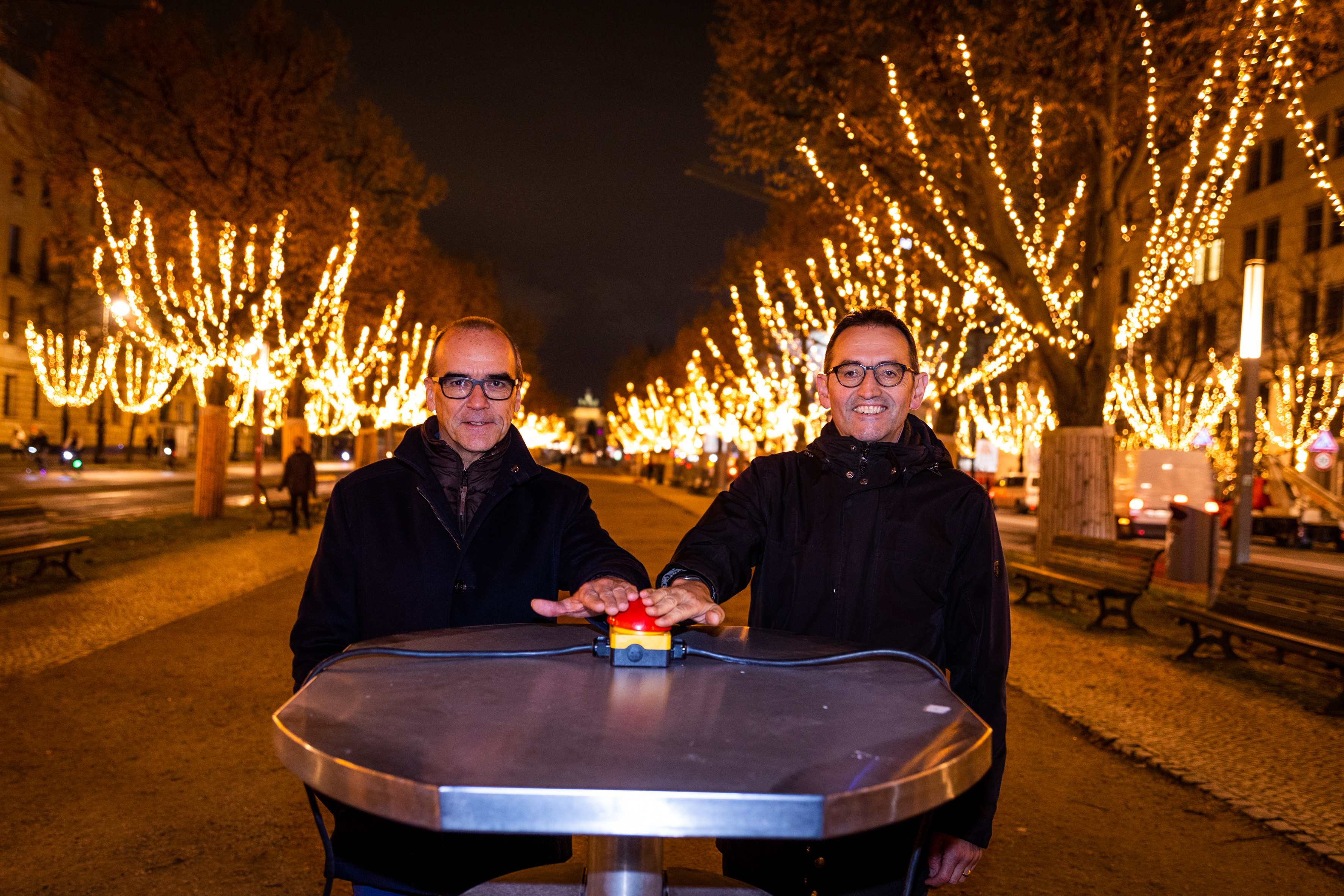 Friedrichstraße und Unter den Linden in festlichem Licht: Spielbank Berlin ermöglicht Weihnachtsbeleuchtung in Berlin-Mitte
